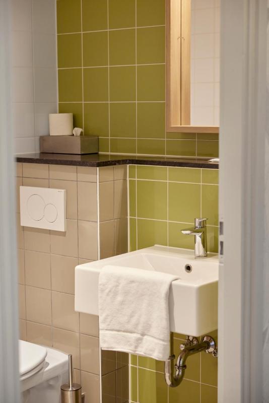Single Room image 3