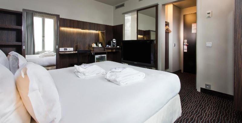 Club Double Room image 3