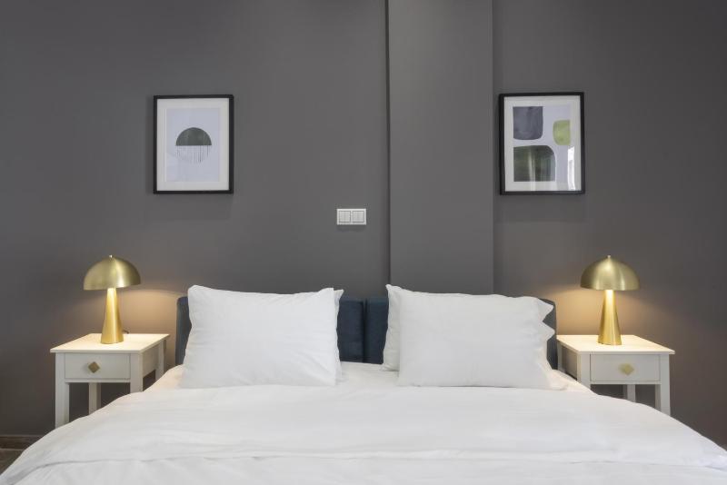 Modern Renovated Apartment in Metaksourgio - image 6