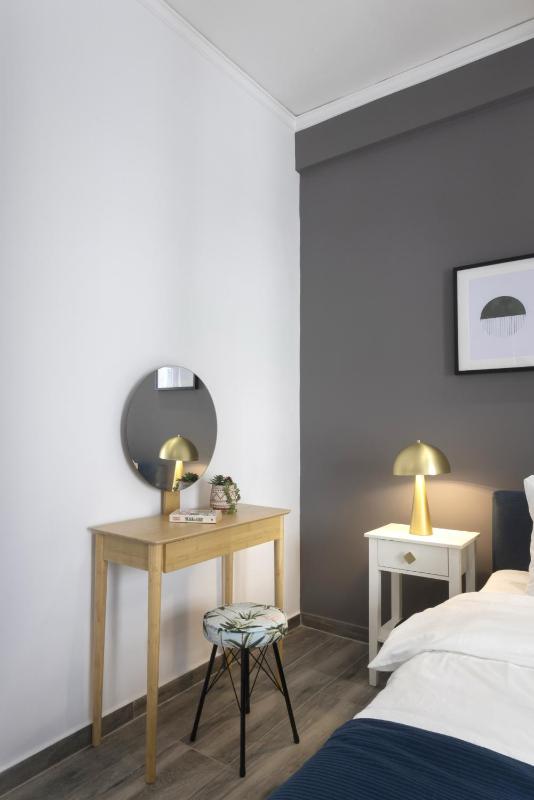 Modern Renovated Apartment in Metaksourgio - image 11