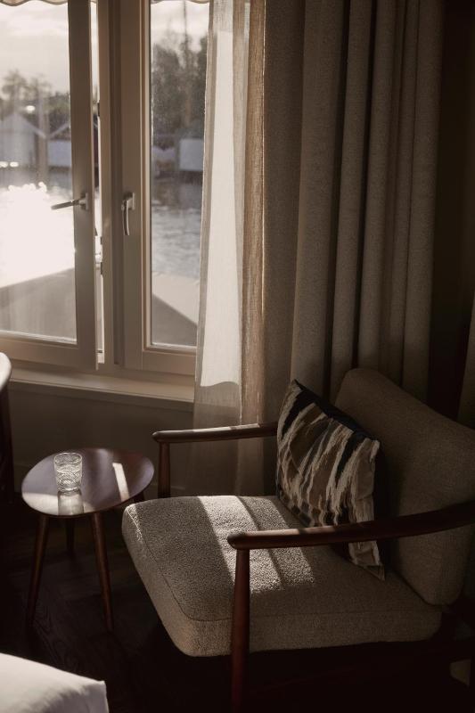Deluxe Double or Twin Room with Lake View image 3