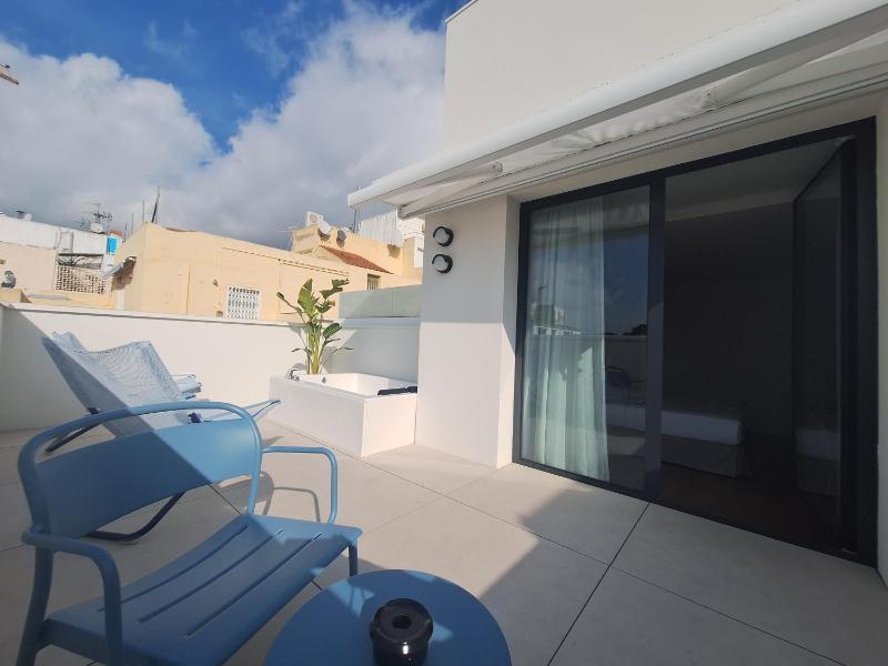 Deluxe Penthouse with Whirlpool tub image 1
