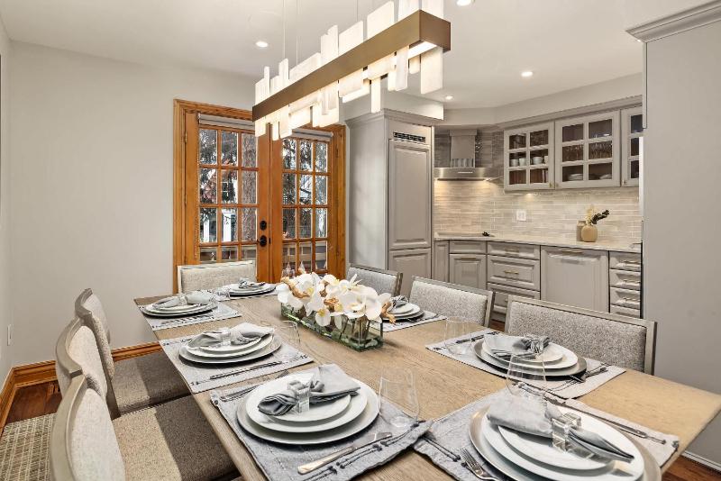 Central AC Updated 4 BR 4-5 BA Townhouse Pool - image 25