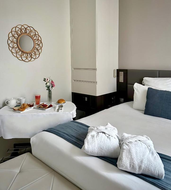 Classic Double Room image 4