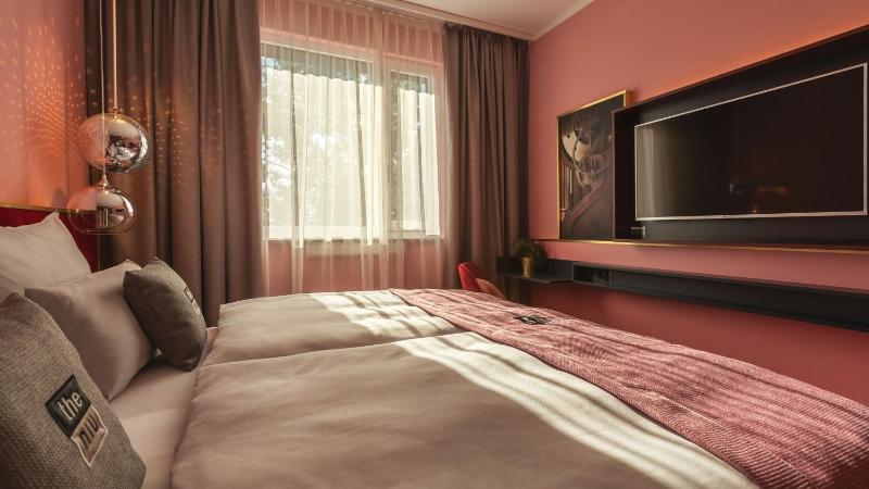 Standard Queen Room image 2