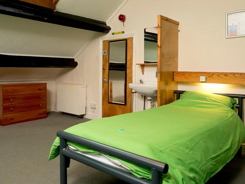 Twin Room with Shared Bathroom image 4