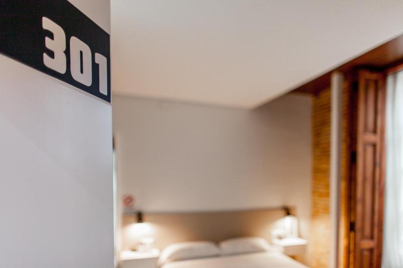 Deluxe Double Room image 4