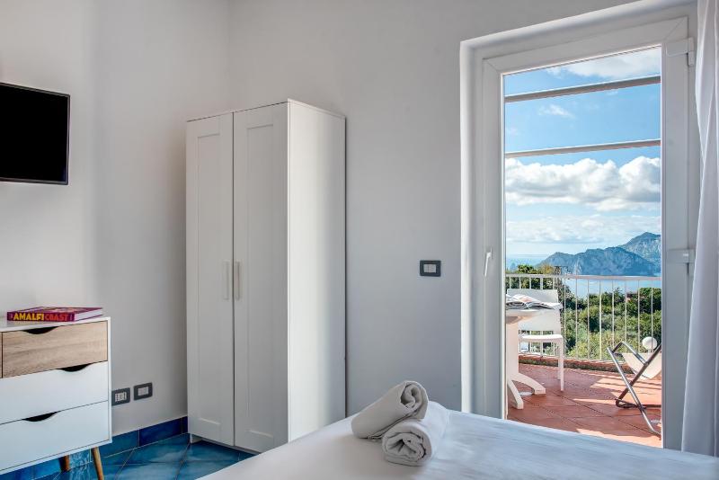 Double or Twin Room image 4