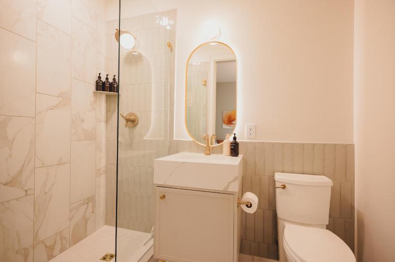 Superior King Suite image 2