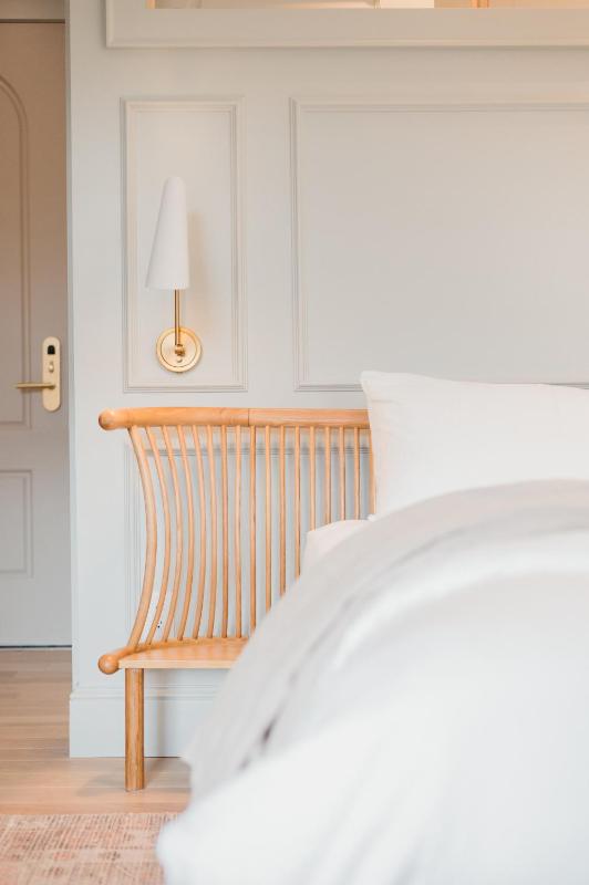 Standard King Room image 4