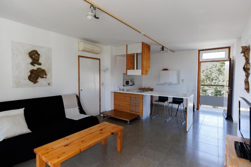 One-Bedroom Apartment - Upper Floor image 3