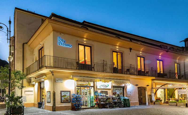 Superior Double Room image 1