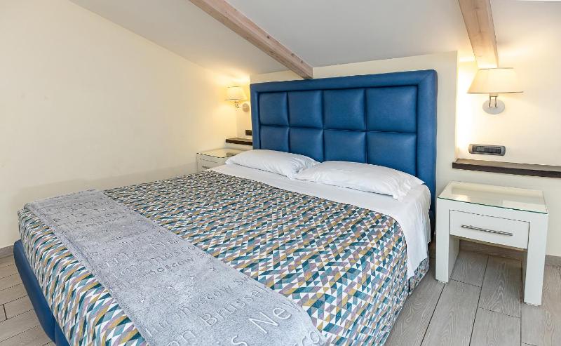 Blurooms - image 26