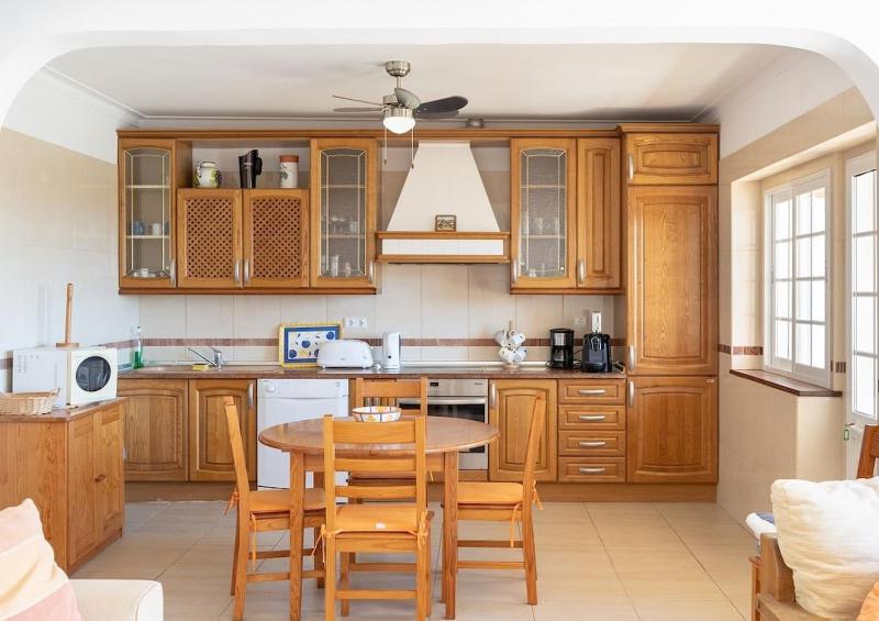 11 marinha - Two Bedroom Apt at Praia do Marinha - image 14