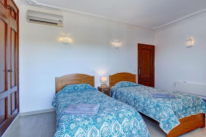 11 marinha - Two Bedroom Apt at Praia do Marinha - image 4