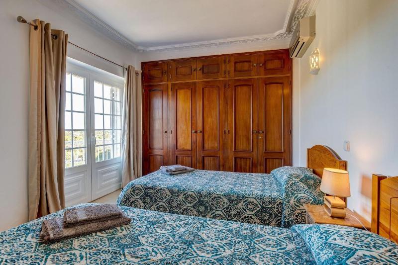 11 marinha - Two Bedroom Apt at Praia do Marinha - image 25