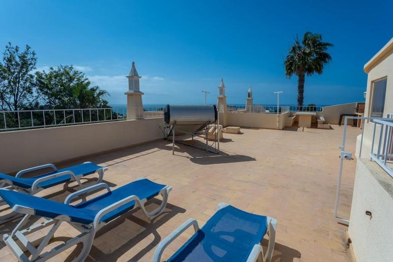 11 marinha - Two Bedroom Apt at Praia do Marinha - image 9
