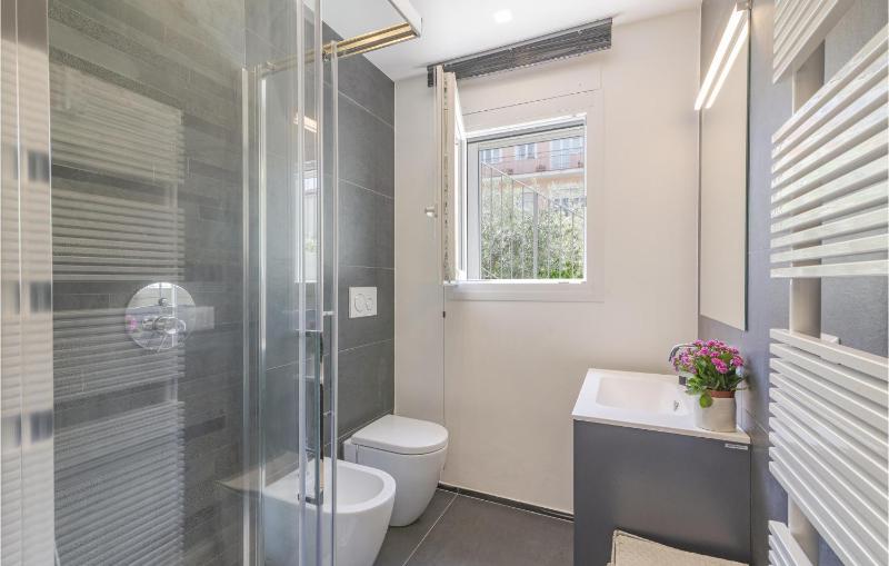 Four-Bedroom Holiday Home image 2