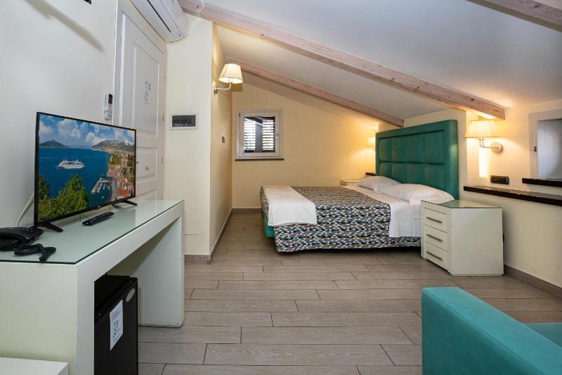 Superior Double Room image 3