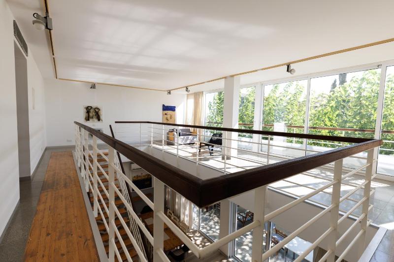 Three-Bedroom Apartment (6 Adults) - Split Level image 4