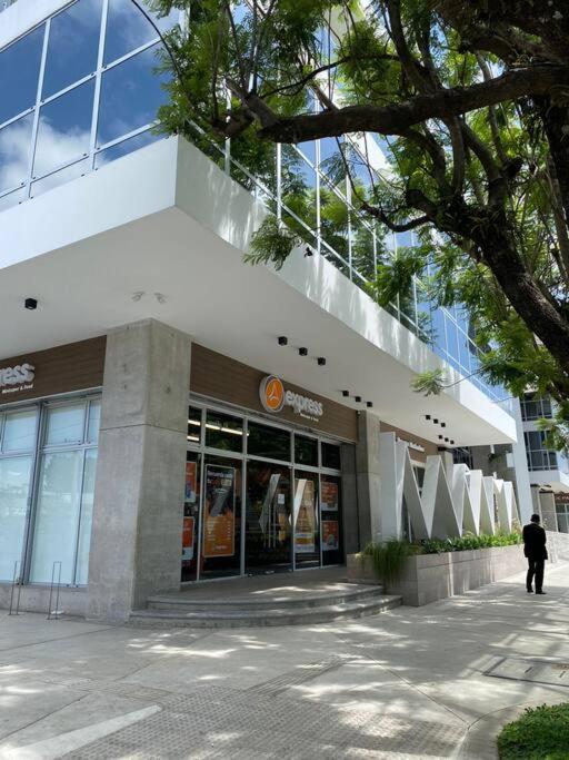 Apartamento a la par del aeropuerto con gran balcón 1 habitación! - image 7