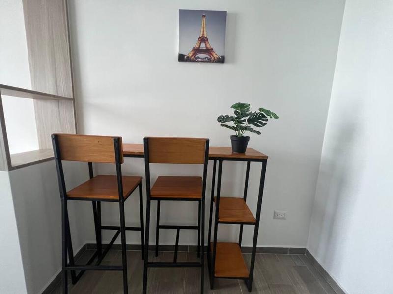 Apartamento a la par del aeropuerto con gran balcón 1 habitación! - image 2
