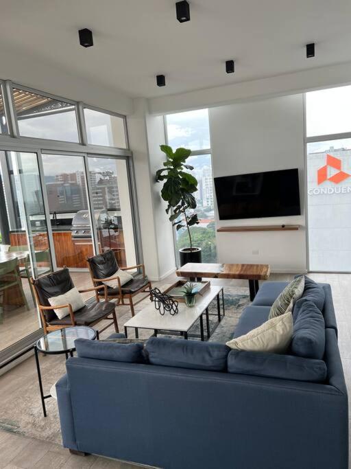 Apartamento a la par del aeropuerto con gran balcón 1 habitación! - image 6