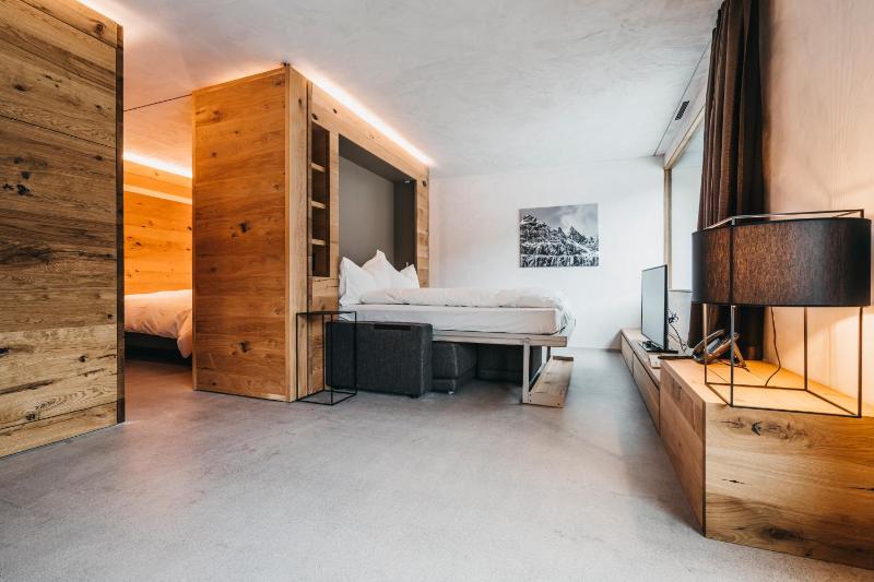 One-Bedroom Apartment image 3
