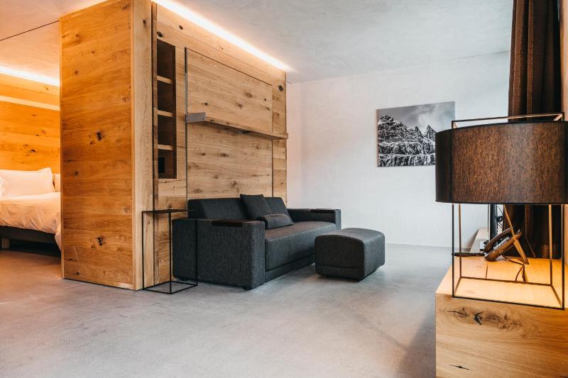 One-Bedroom Apartment image 4