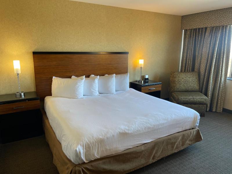 King Room with Tub - Disability Access/Non Smoking image 3