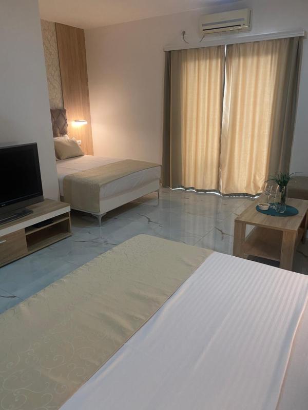 Deluxe Studio image 4