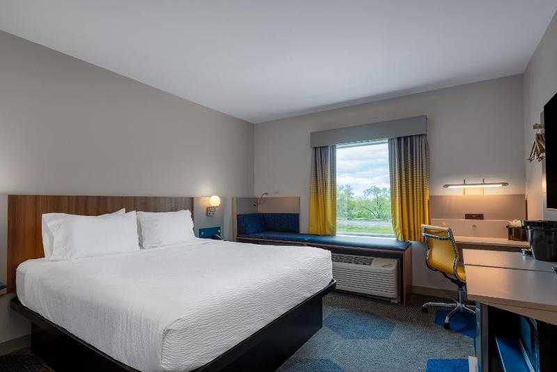 King Room with Roll-In Shower - Mobility Access/Non-Smoking image 2