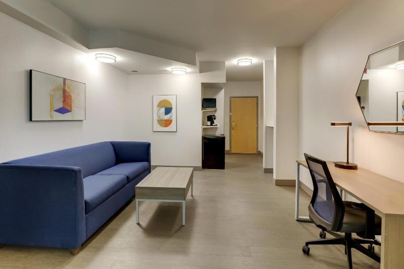 One-Bedroom King Suite image 3