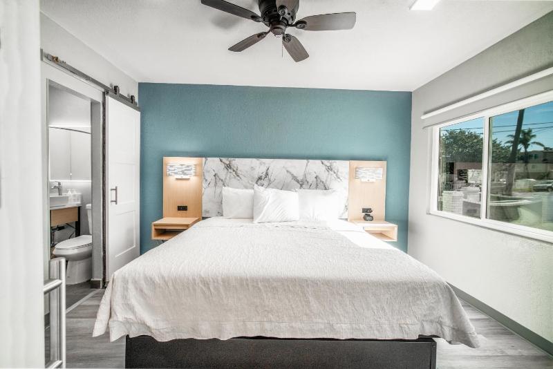 Double or Twin Room image 4