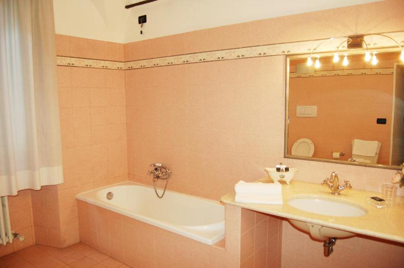 Suite (4 Adults) image 4