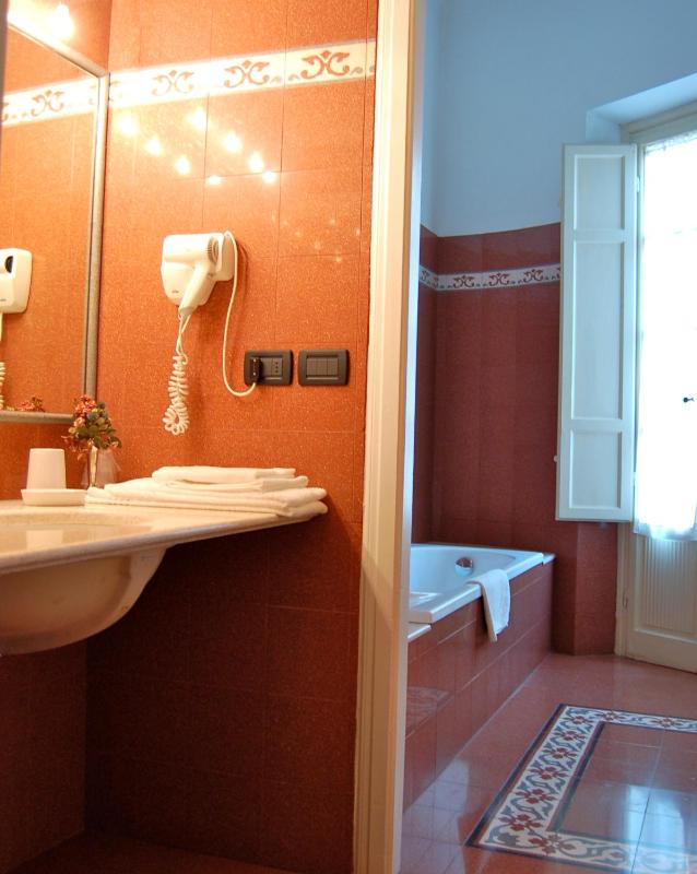 Quadruple Room image 3