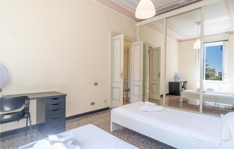 4 Bedroom Stunning Apartment In Genova - image 23