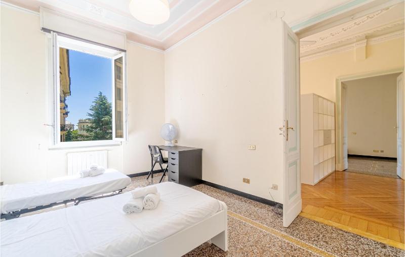 4 Bedroom Stunning Apartment In Genova - image 3