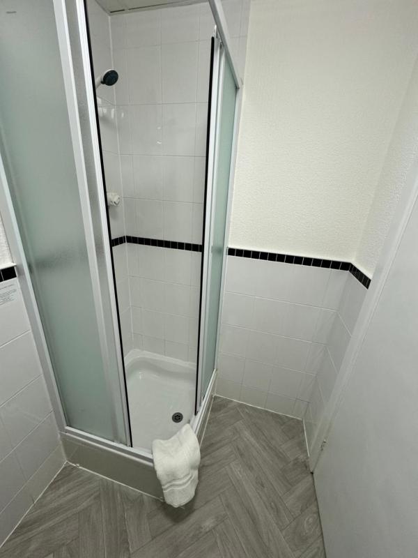 Twin Room image 2
