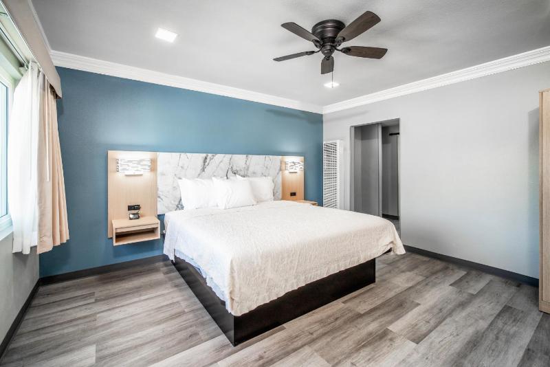 Double Room image 1