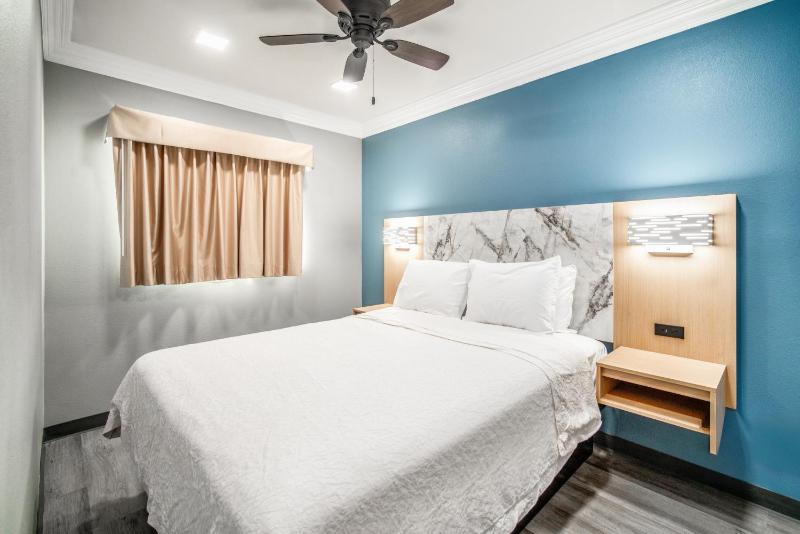 Double Room image 3