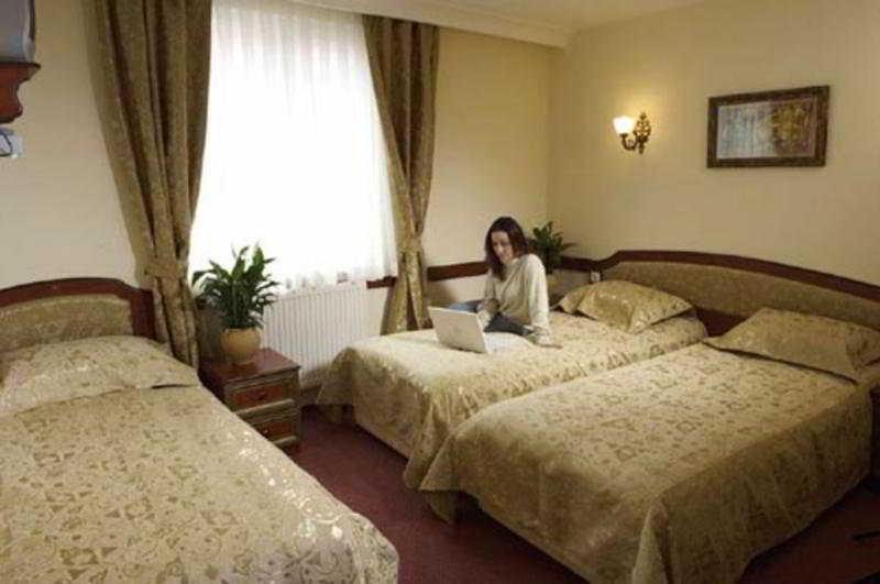 Quadruple Room image 4