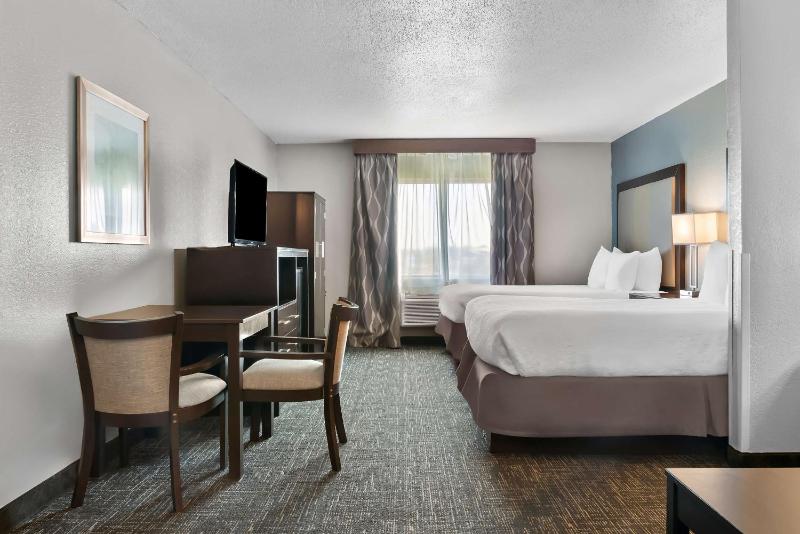 Queen Room with Two Queen Beds image 1