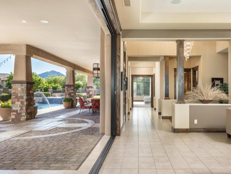Private Pool & Hot Tub Retreat - Large Luxury Smart Home - image 22