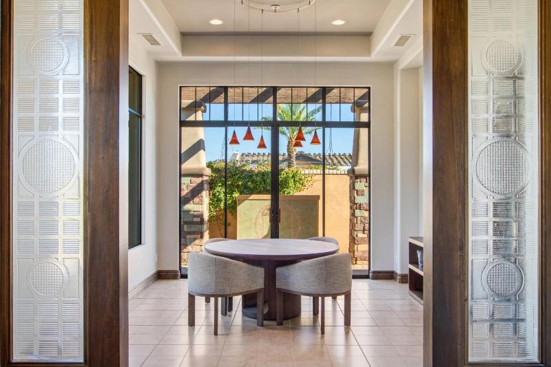 Private Pool & Hot Tub Retreat - Large Luxury Smart Home - image 27