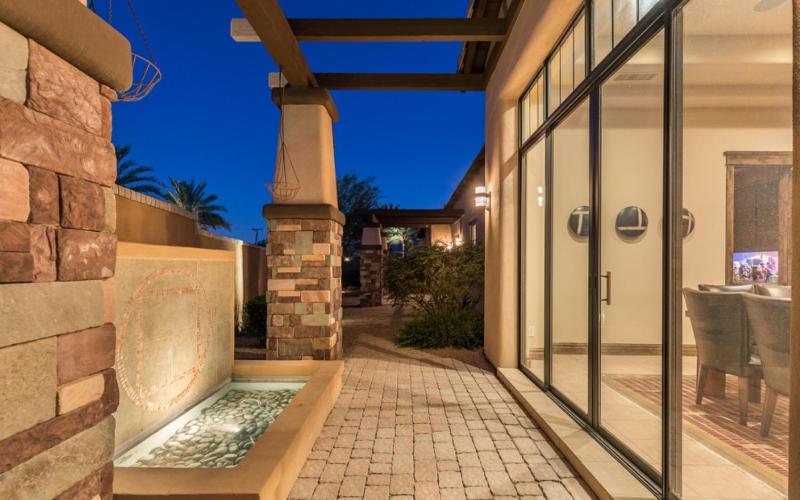Private Pool & Hot Tub Retreat - Large Luxury Smart Home - image 46