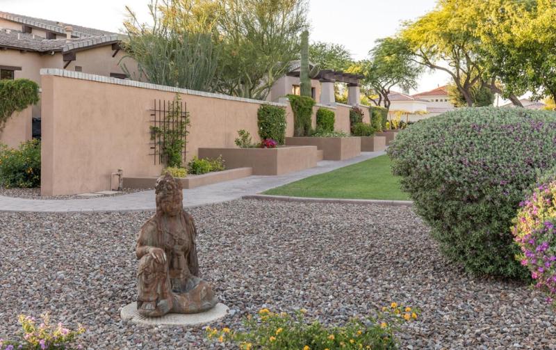 Private Pool & Hot Tub Retreat - Large Luxury Smart Home - image 25