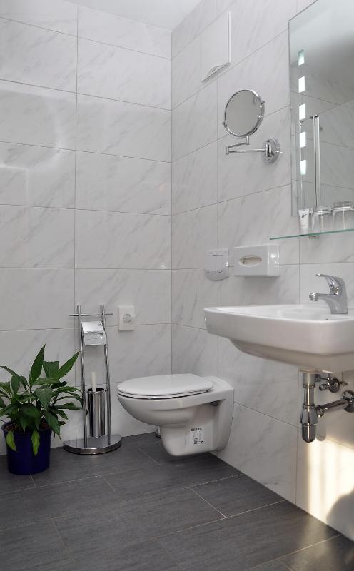 Classic Triple Room image 2