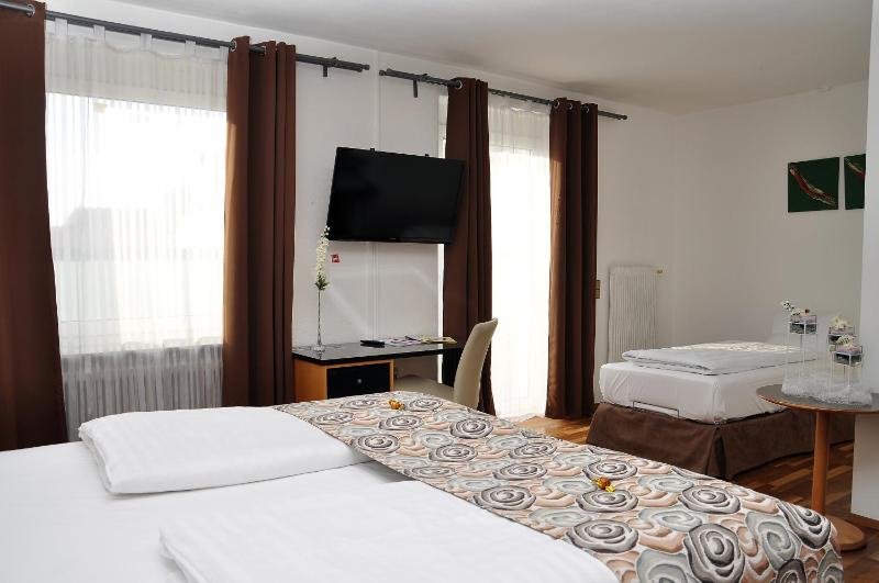 Classic Triple Room image 3
