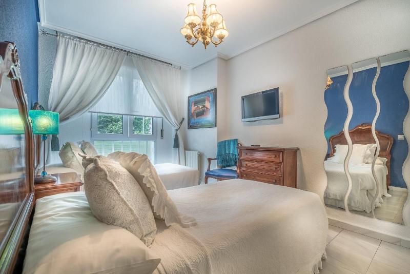 One-Bedroom Apartment (3 Adults + 1 Child) image 4